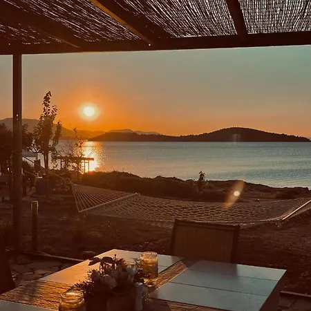 Spitaki -studio By Sea アパート